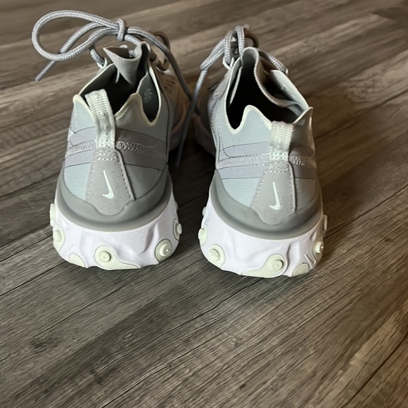 Nike react athletic shoes. Worn twice. Like new - Picture 3 of 7
